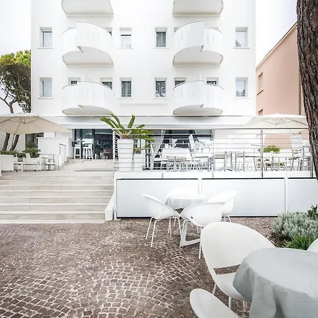 Luna Hotel 3*
