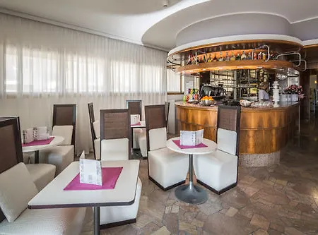 Luna Hotel 3*