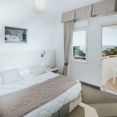 Luna Hotel 3*