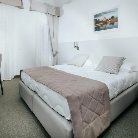 Hotel Luna 3*